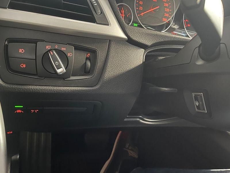 Gebraucht BMW 320 Sport Line 190 PS (139 kW) 2018 Schwarz Kombi