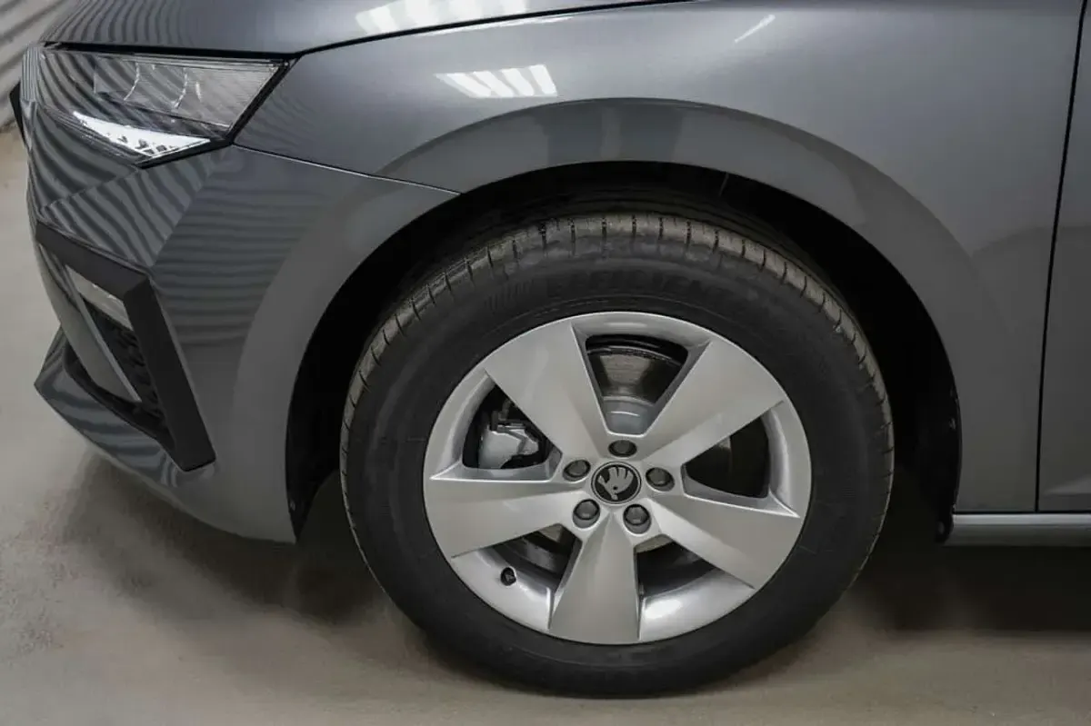 Neu Skoda Scala Selection 116 PS (85 kW) 2026 Graphite grau metallic (5x) Kleinwagen