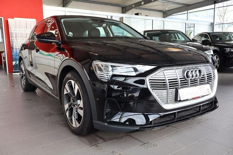 Używany Audi e-tron 300 kW (408 KM) 2022 Czarny SUV