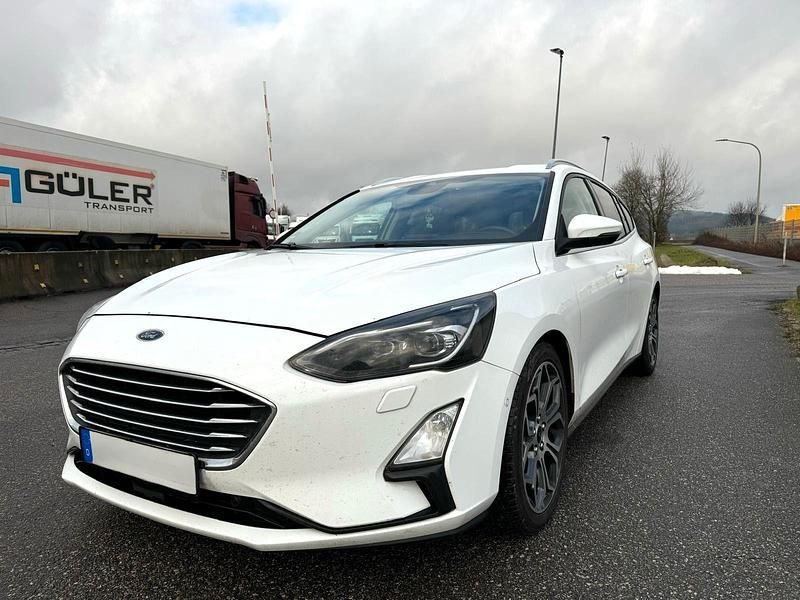 Weiß Gebraucht 2019 Ford Focus Titanium Kombi | 6.900 € (Superpreis) - Bild 1/4