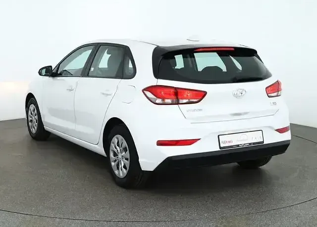 Gebraucht Hyundai i30 Pure 110 PS (80 kW) 2021 Weiß Limousine