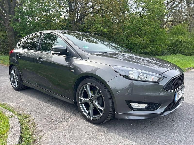 Gebraucht Ford Focus ST-Line 140 PS (102 kW) 2018 Grau Limousine