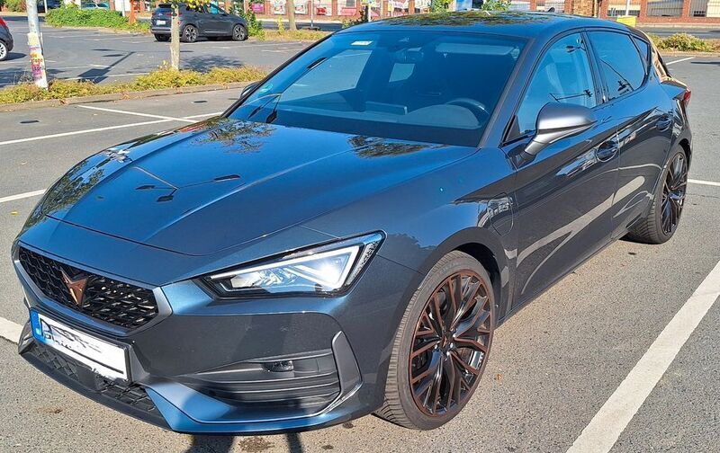 Grau Gebraucht 2021 Cupra Leon Limousine | 22.600 € (Guter Preis) - Bild 1/4