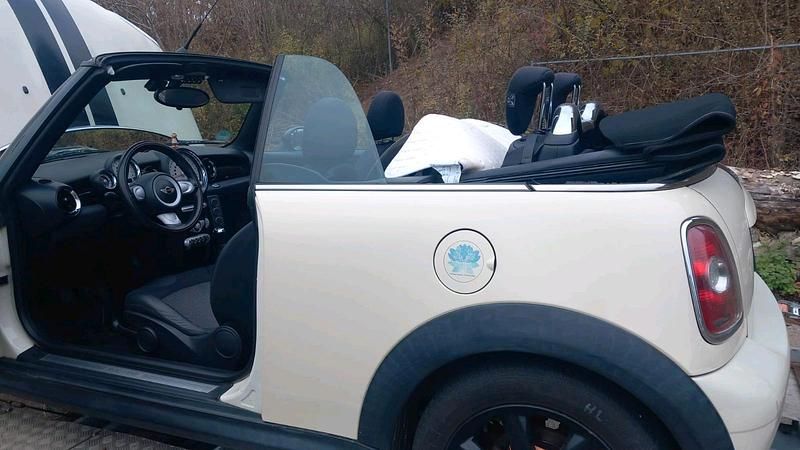 Weiß Gebraucht 2009 Mini Cooper Cabriolet Cabrio | 4.650 € (Fairer Preis) - Bild 1/4