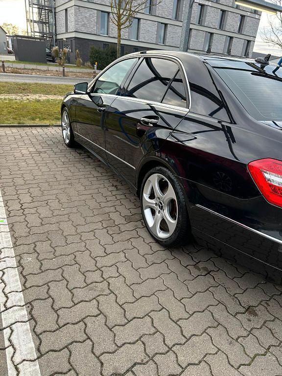 Gebraucht Mercedes E350 Avantgarde 265 PS (194 kW) 2013 Schwarz Limousine