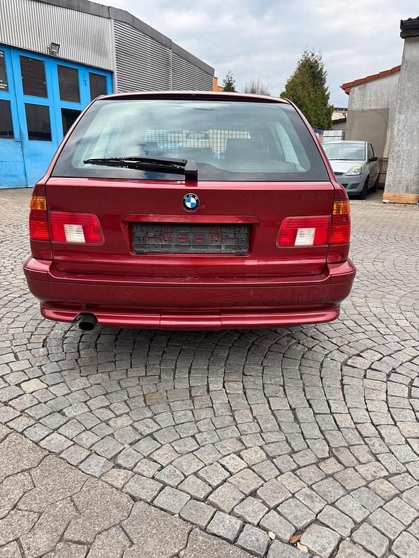 Gebraucht BMW 525 192 PS (141 kW) 2001 Rot Kombi
