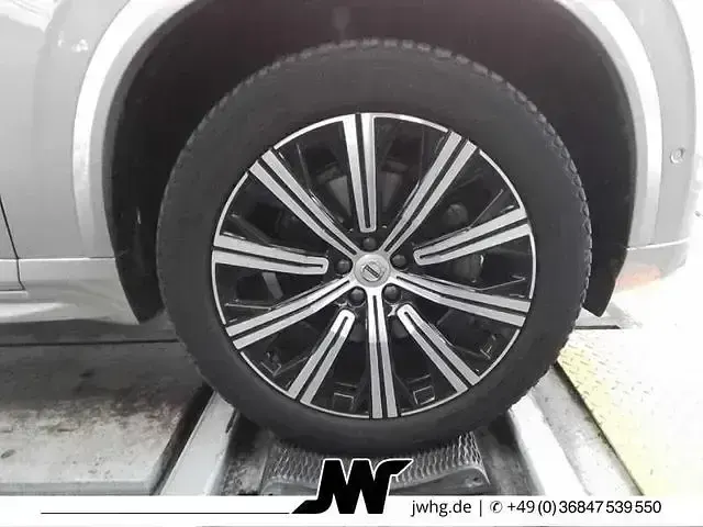 Second-hand Volvo XC90 Plus 235 CP (172 kW) 2024 Bright dusk / metallic SUV