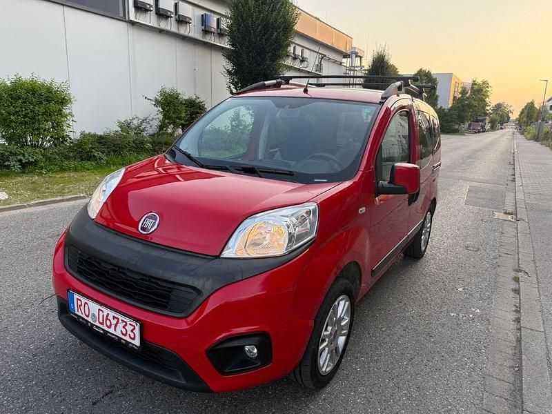 Rot Gebraucht 2018 Fiat Qubo Trekking Van / Kleinbus | 4.400 € - Bild 1/4