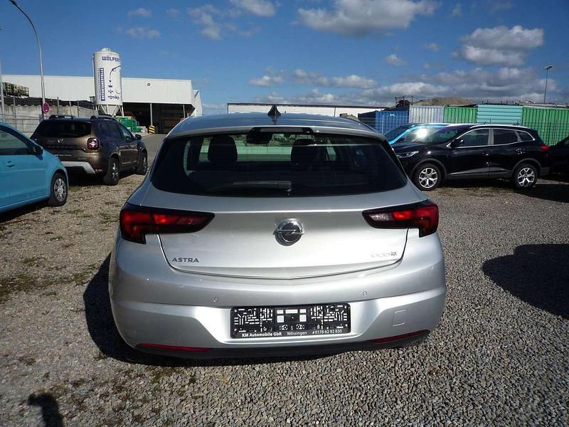 Gebraucht Opel Astra Edition 101 PS (74 kW) 2016 Silber Kleinwagen