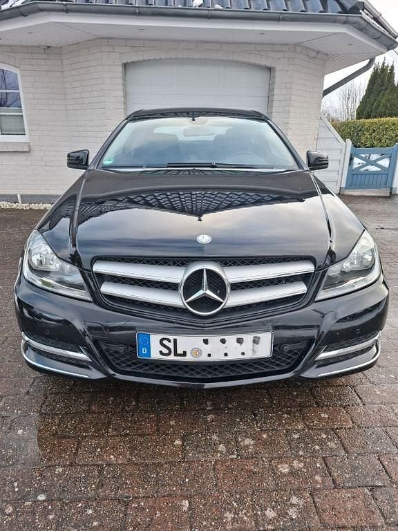 Gebraucht Mercedes C180 156 PS (114 kW) 2011 Schwarz Coupé