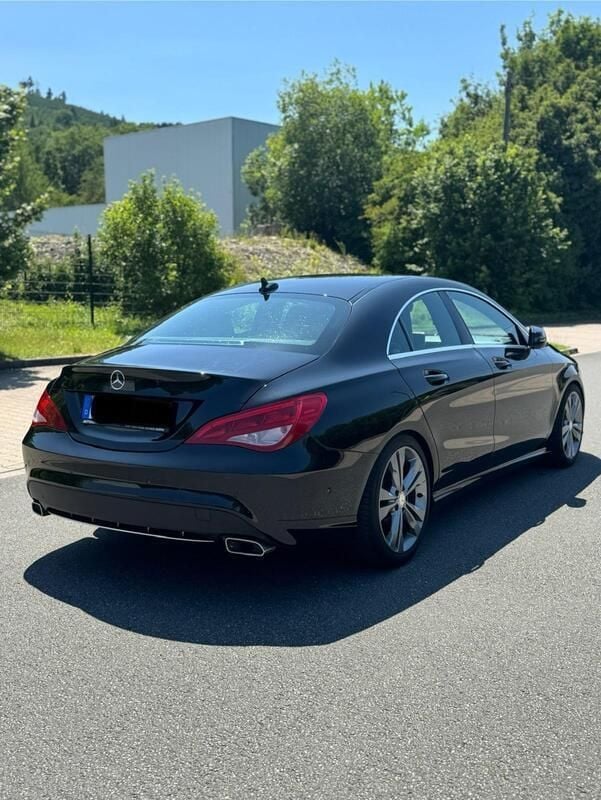 Schwarz Gebraucht 2013 Mercedes CLA200 Limousine | 18.999 € (Fairer Preis) - Bild 1/4