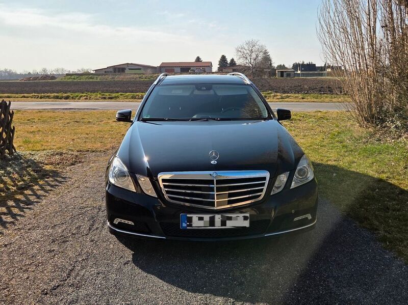 Schwarz Gebraucht 2010 Mercedes E300 Kombi | 7.100 € (Superpreis) - Bild 1/4