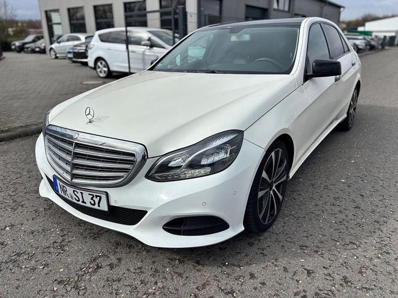 Gebraucht Mercedes E200 Elegance 136 PS (100 kW) 2015 Hellelfenbein Limousine