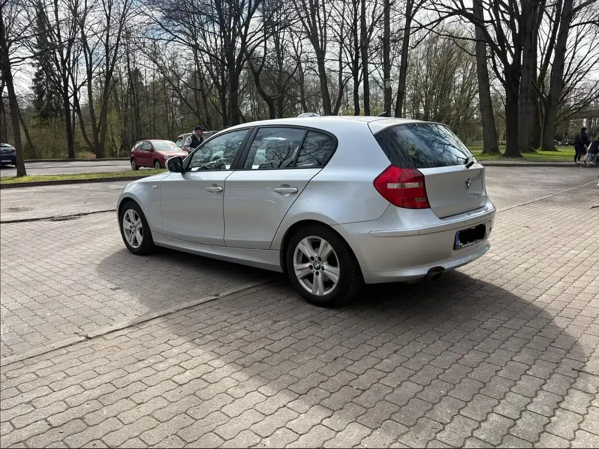 Gebraucht BMW 320 122 PS (89 kW) 2010 Grau Kleinwagen