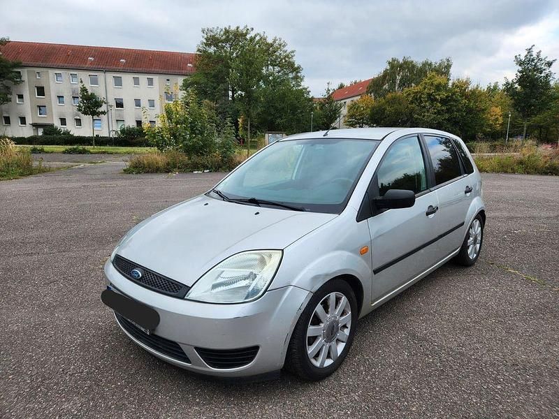 Grau Gebraucht 2004 Ford Fiesta Viva Kleinwagen | 2.400 € (Fairer Preis) - Bild 1/4