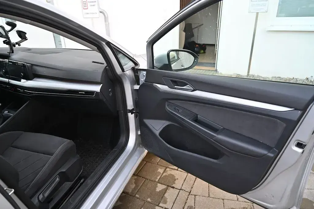 Gebraucht VW Golf VIII Life 131 PS (96 kW) 2023 Silber Kombi