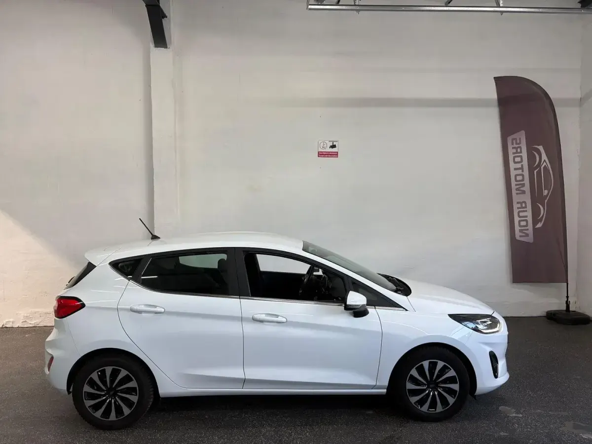 Gebraucht Ford Fiesta Titanium 125 PS (91 kW) 2022 Weiß Kleinwagen