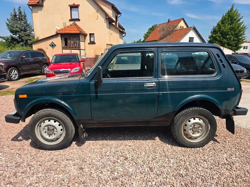Gebraucht Lada niva 82 PS (60 kW) 2010 Grün SUV