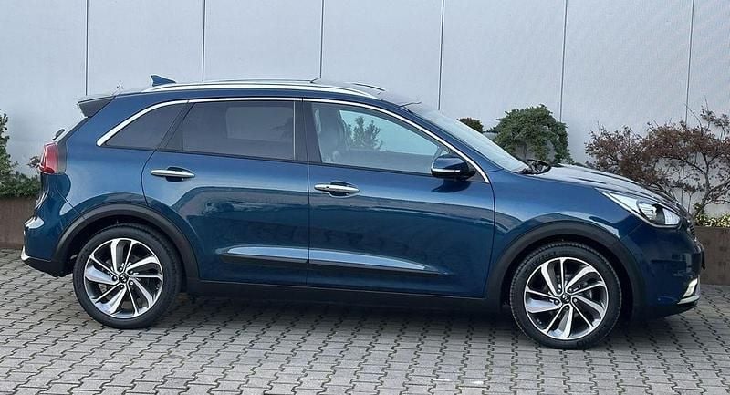 Gebraucht Kia Niro Spirit 141 PS (103 kW) 2017 Blau SUV