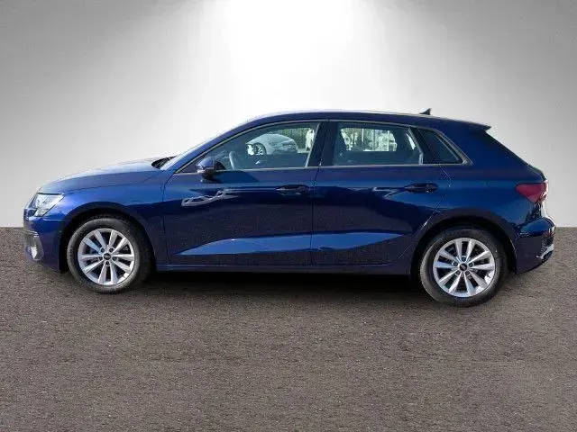 Gebraucht Audi A3 Ambiente 116 PS (85 kW) 2023 Navarrablau metallic Limousine