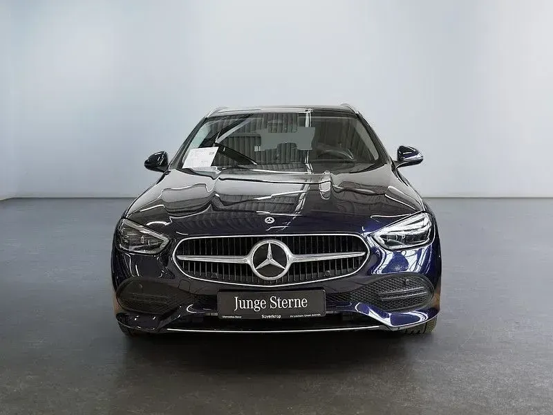 Gebraucht Mercedes C300 Avantgarde 265 PS (194 kW) 2023 Blau Limousine