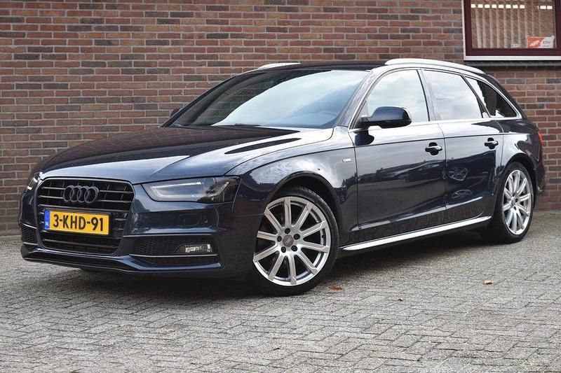 Blau Gebraucht 2013 Audi A4 Sport Kombi | 6.253 € (Fairer Preis) - Bild 1/4
