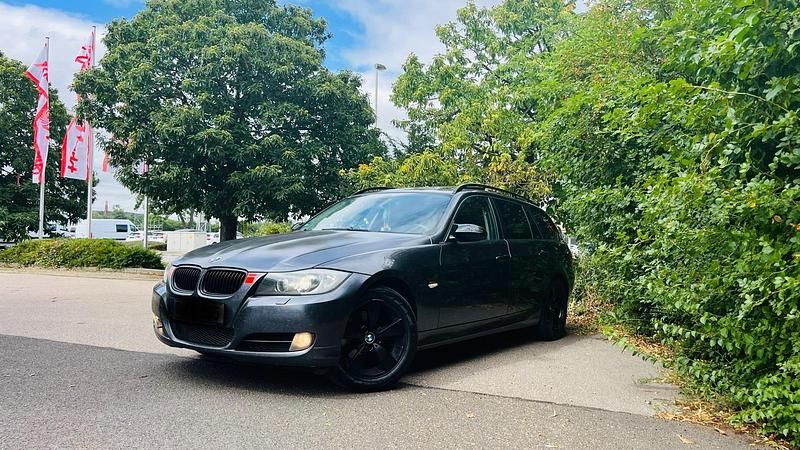 Blau Gebraucht 2009 BMW 320 M Sport Kombi | 3.600 € (Superpreis) - Bild 1/4
