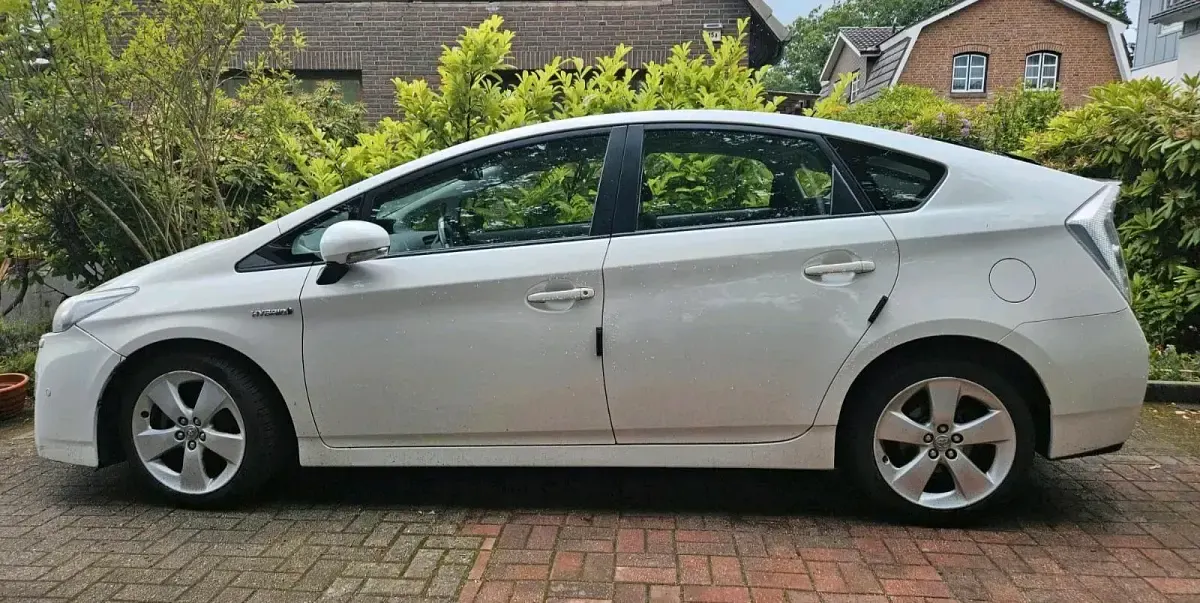 Gebraucht Toyota Prius 136 PS (100 kW) 2010 Weiß Kleinwagen