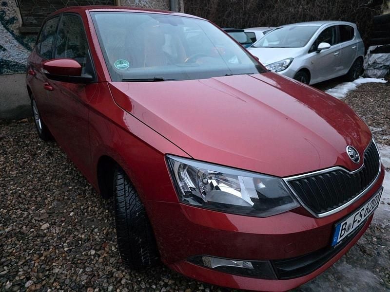 Rot Gebraucht 2015 Skoda Fabia Ambition Kleinwagen | 9.950 € (Superpreis) - Bild 1/4
