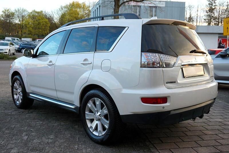 Gebraucht Mitsubishi Outlander Edition 147 PS (108 kW) 2011 Weiß SUV