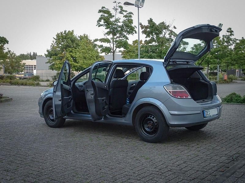 Gebraucht Opel Astra 90 PS (66 kW) 2009 Grau Limousine