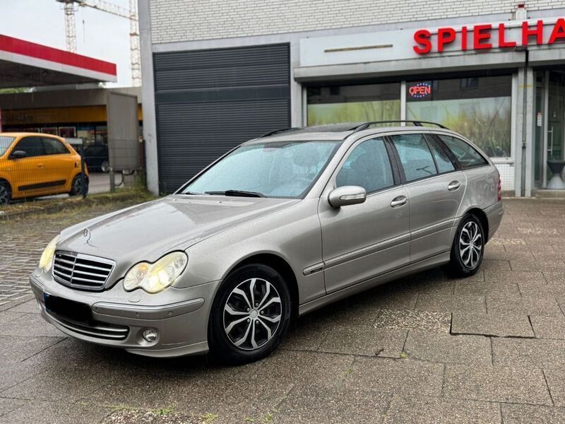 Gold Gebraucht 2007 Mercedes C220 Avantgarde Limousine | 2.950 € - Bild 1/4