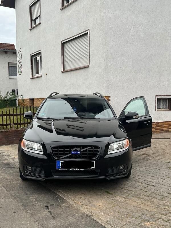 Schwarz Gebraucht 2010 Volvo V70 Kombi | 4.200 € (Fairer Preis) - Bild 1/4