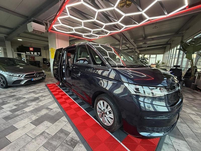 Gebraucht VW Multivan Life 150 PS (110 kW) 2023 Blau Van