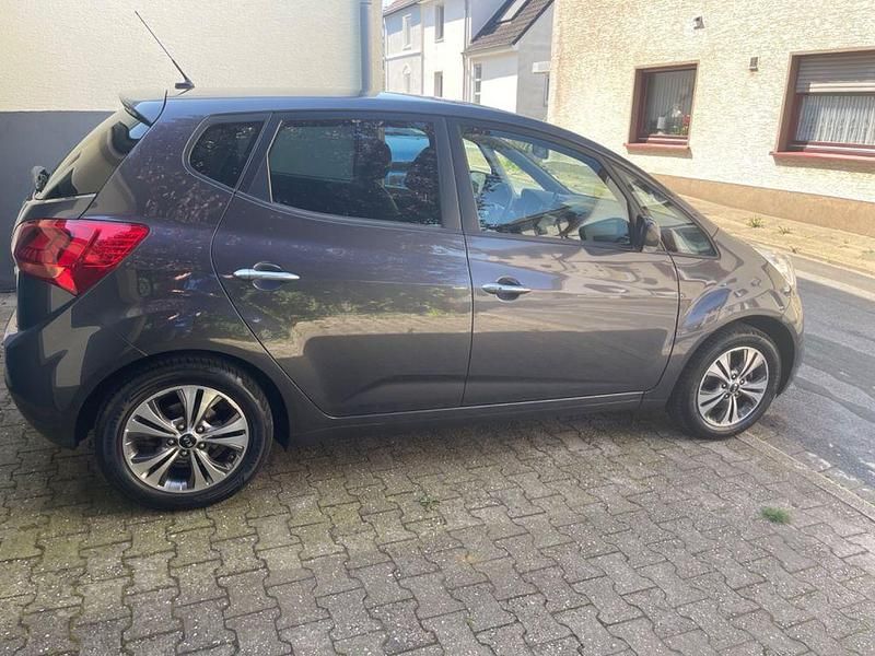 Grau Gebraucht 2015 Kia Venga Premium Kleinwagen | 7.800 € (Fairer Preis) - Bild 1/4