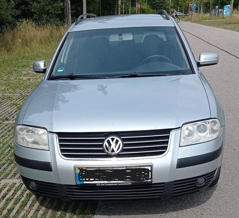 Silber Gebraucht 2003 VW Passat Comfortline Kombi | 800 € (Superpreis) - Bild 1/4