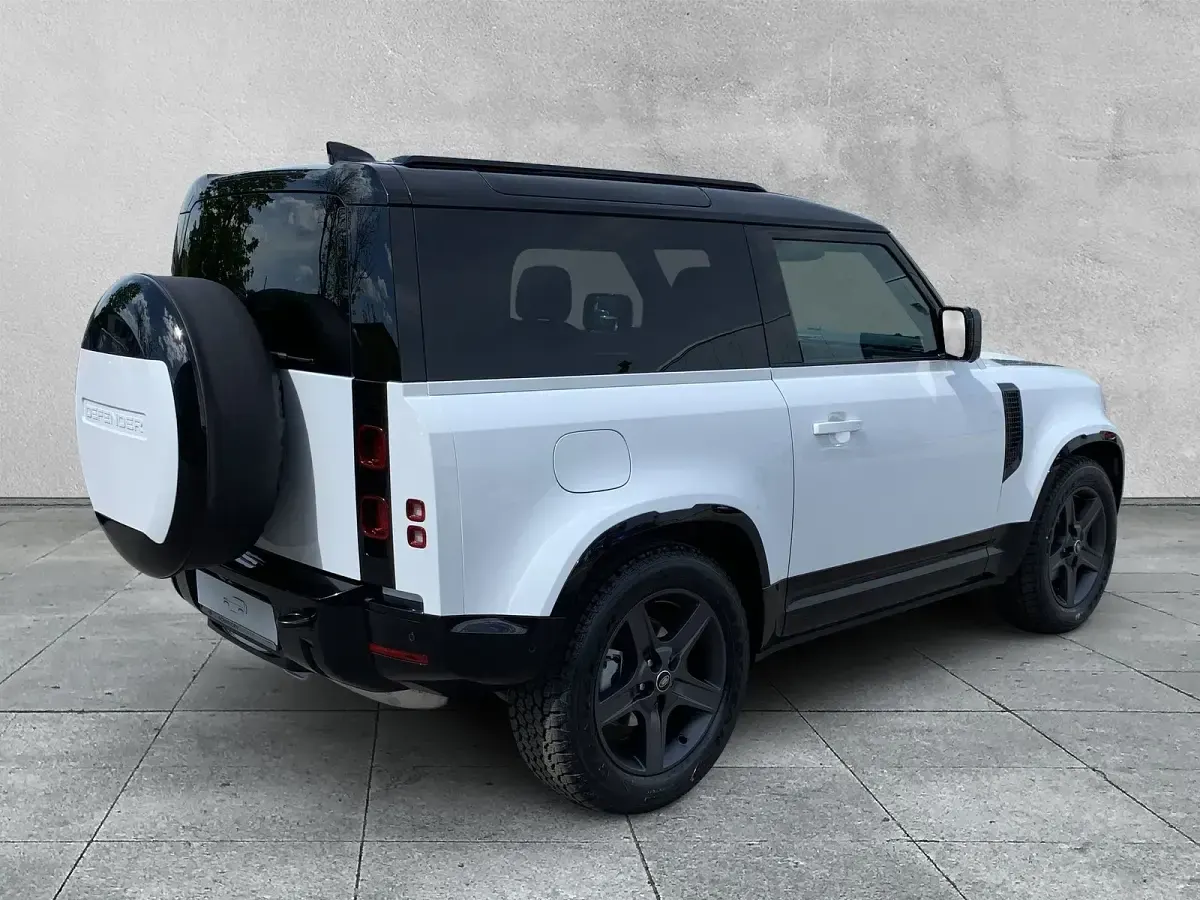 Gebraucht Land Rover Defender SE Dynamic 249 PS (183 kW) 2025 Fuji white SUV
