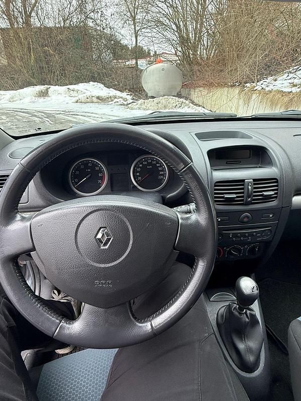 Gebraucht Renault Clio II 75 PS (55 kW) 2006 Grau Kleinwagen