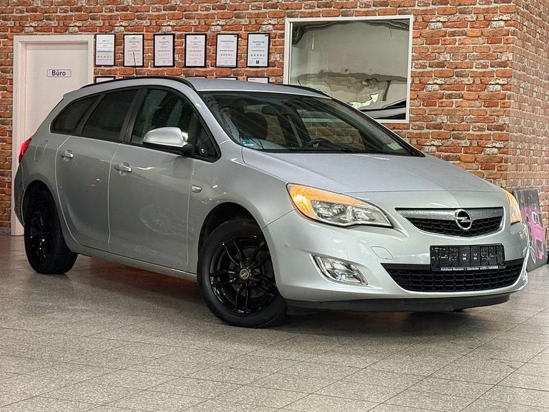 Gebraucht Opel Astra Design Edition 140 PS (102 kW) 2011 Silber Kombi