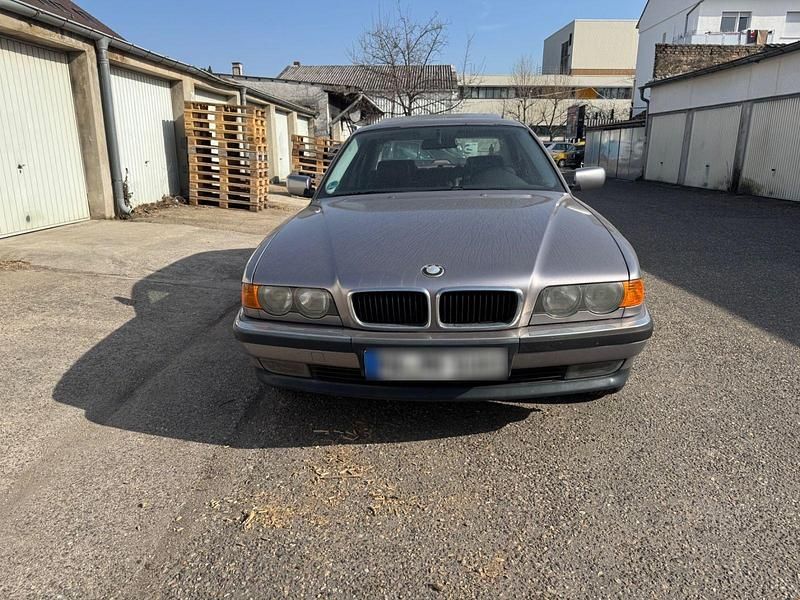 Second-hand BMW 728 193 CP (141 kW) 1999 Argintiu Berlinǎ