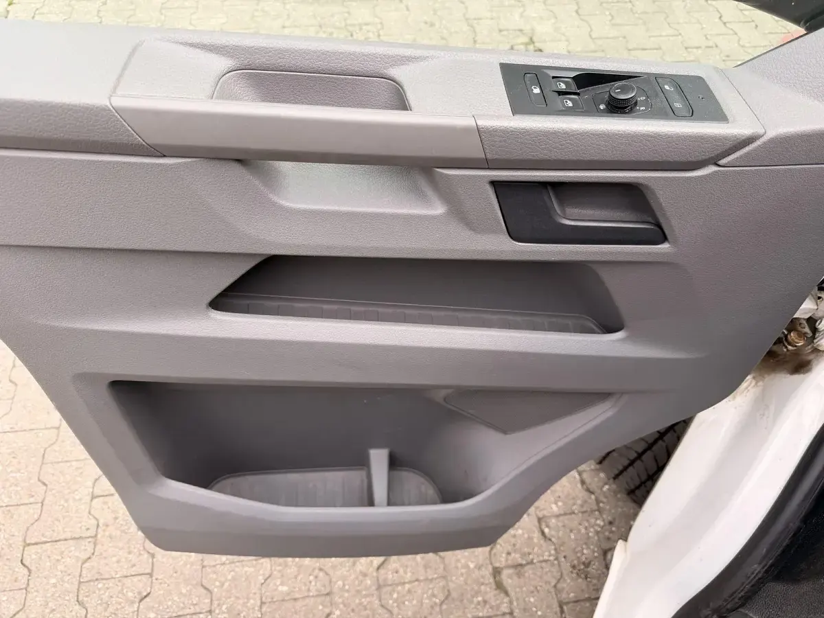 Używany VW Transporter 110 KM (80 kW) 2023 Biały Van