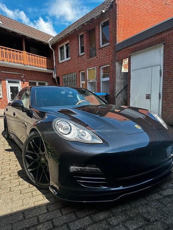 Schwarz Gebraucht 2012 Porsche Panamera 4 Limousine | 24.000 € (Superpreis) - Bild 1/4