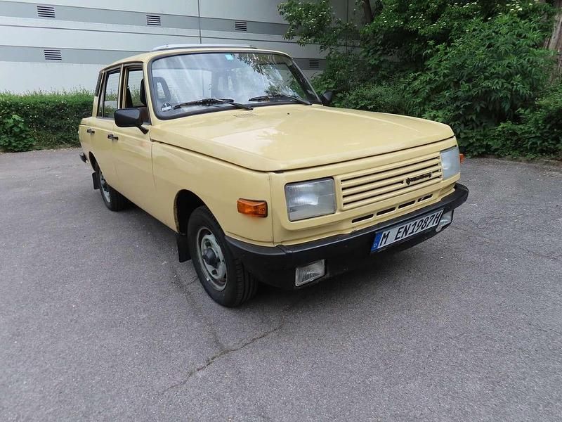 Gelb Gebraucht 1987 Wartburg 353 Limousine | 10.950 € - Bild 1/4