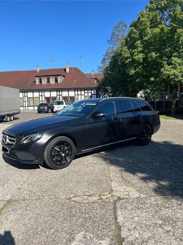 Gebraucht Mercedes E220 194 PS (142 kW) 2017 Schwarz Kombi