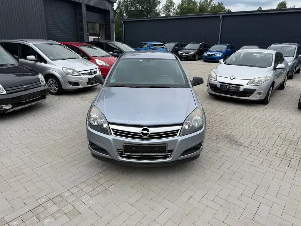 Gebraucht Opel Astra Selection 90 PS (66 kW) 2010 Silber Limousine