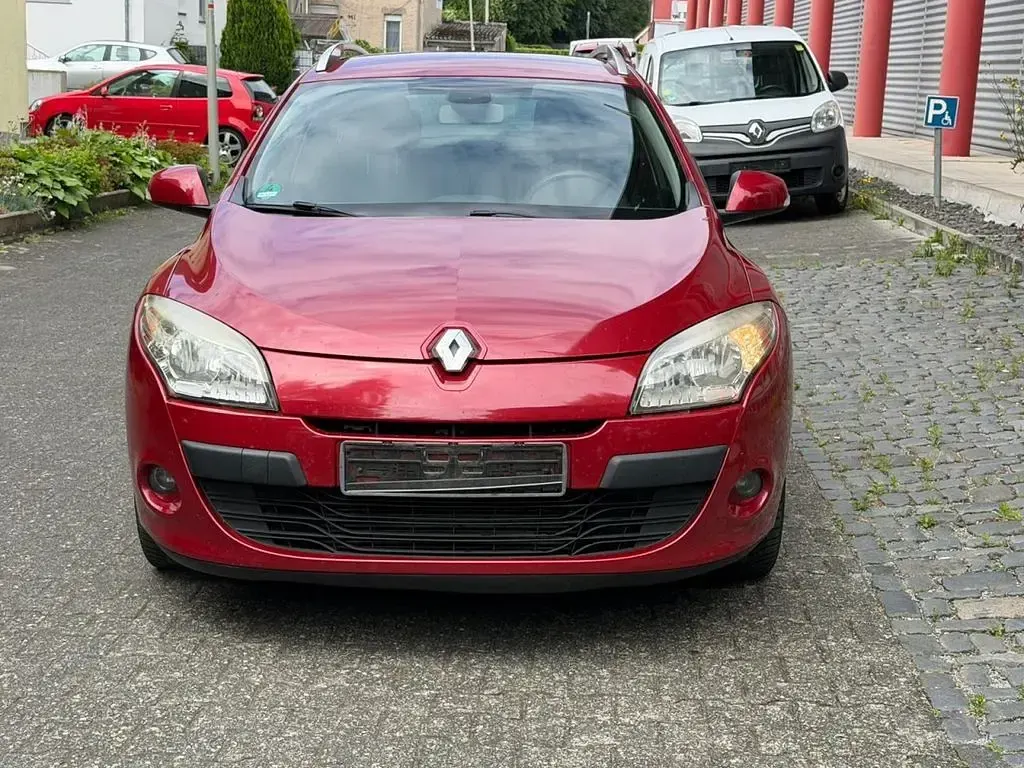 Gebraucht Renault Mégane Dynamique 131 PS (96 kW) 2011 Rot Limousine