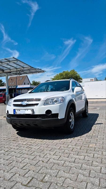 Weiß Gebraucht 2008 Chevrolet Captiva SUV | 2.990 € (Etwas zu teuer) - Bild 1/4