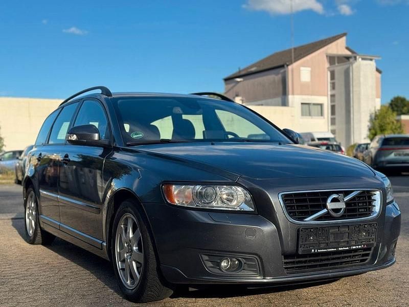 Grau Gebraucht 2010 Volvo V50 Kombi | 4.290 € (Fairer Preis) - Bild 1/4