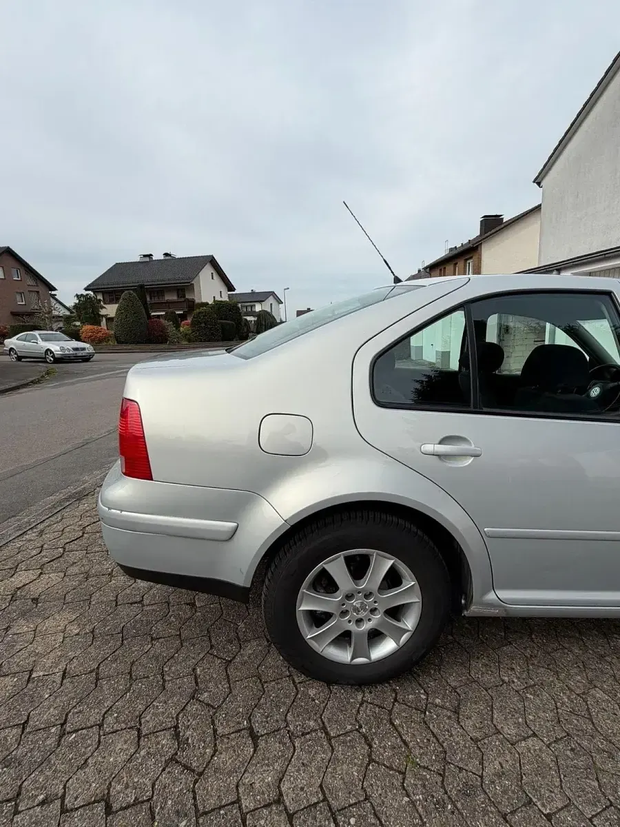 Gebraucht VW Bora 90 PS (66 kW) 1999 Silber Limousine