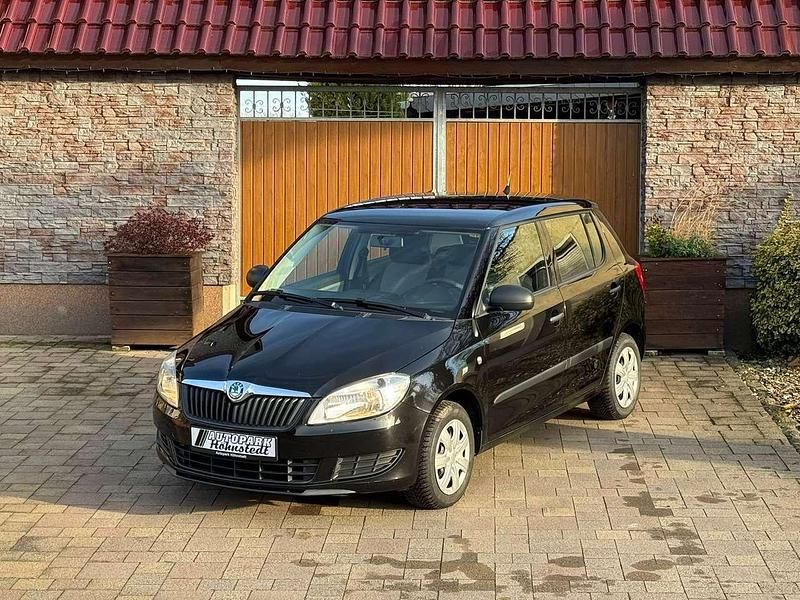 Schwarz Gebraucht 2011 Skoda Fabia Special Kleinwagen | 4.499 € - Bild 1/4